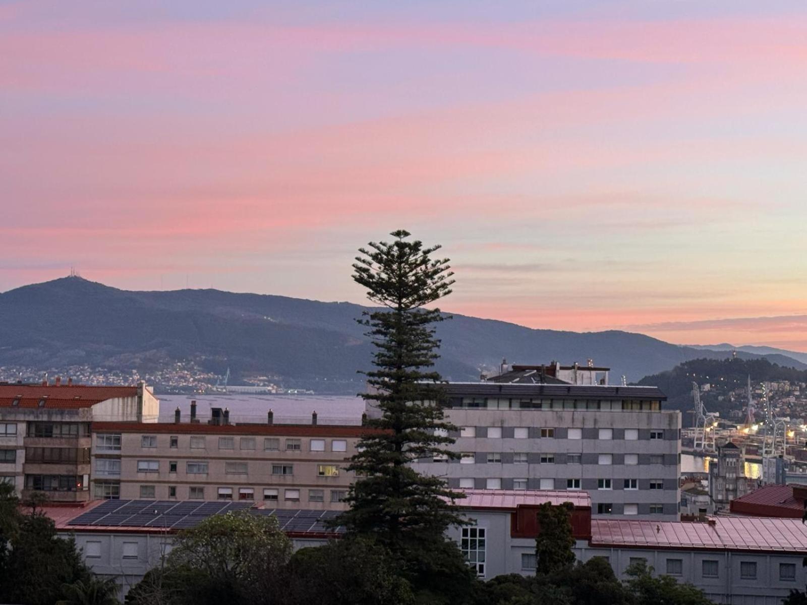 Moderno Apartamento Con Vistas A La Ria De ヴィーゴ エクステリア 写真
